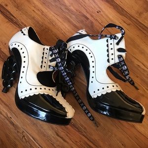 Leg Avenue Brass Knuckle Heels